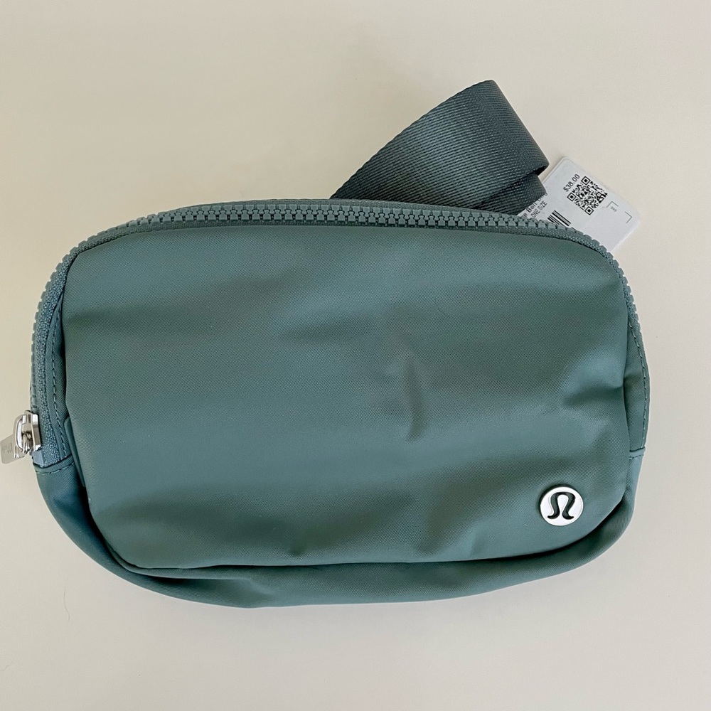 Lululemon everywhere belt bag, tidewater teal